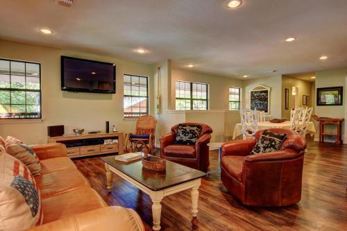 Leaning Oak Prd923 Home