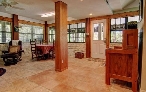 Leaning Oak Prd923 Home