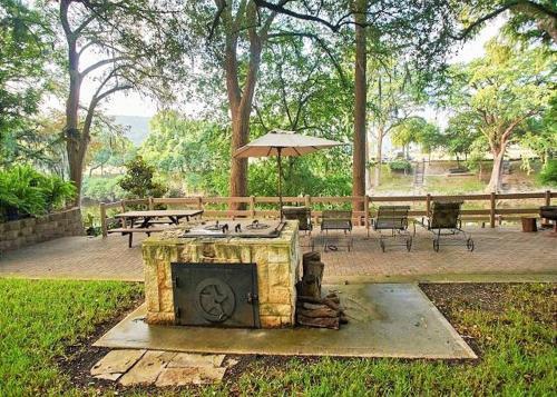 Leaning Oak Prd923 Home