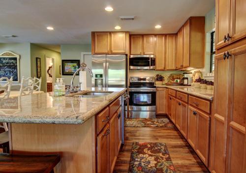 Leaning Oak Prd923 Home