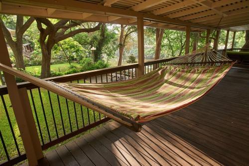 Leaning Oak Prd923 Home