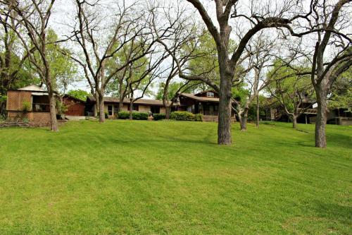Guadalupe River Getaway Home