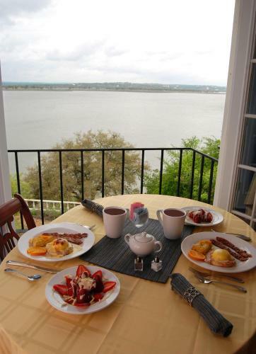 Lakehouse Bed And Breakfast