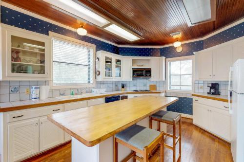 Maverick Mountaintop Retreat