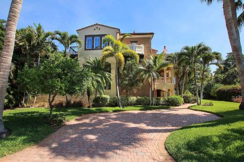 Sandcastle ( 7-bedroom Home )