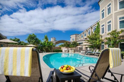 Hotel West Inn & Suites
