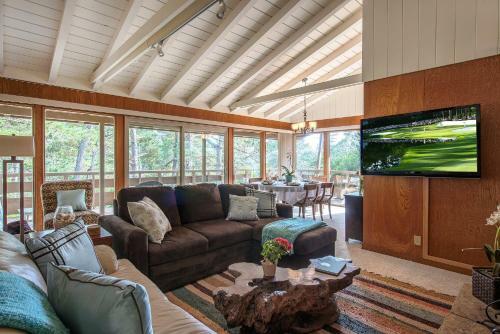 Forest Hideaway - Two Bedroom Home - 3596