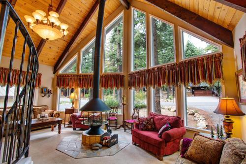 Lloyds Lodge Vacation Rental Home