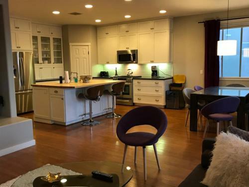 Gorgeous 3 Bedroom Home With Pool