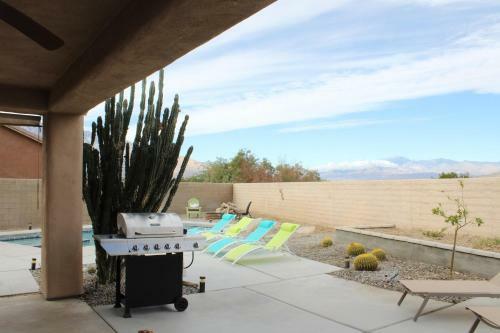 Gorgeous 3 Bedroom Home With Pool