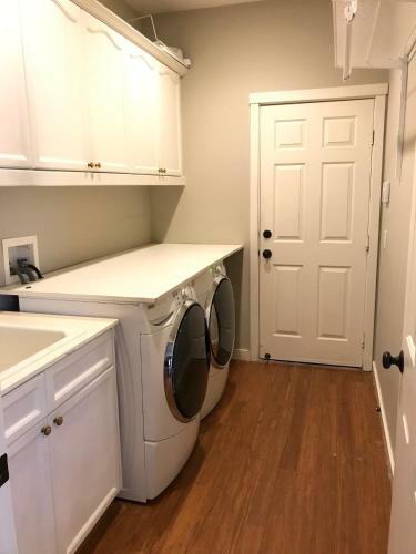 Gorgeous 3 Bedroom Home With Pool