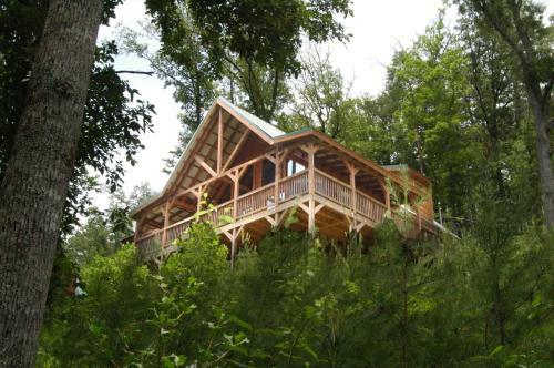 A Bear's Eye View #251 - Two Bedroom Cabin