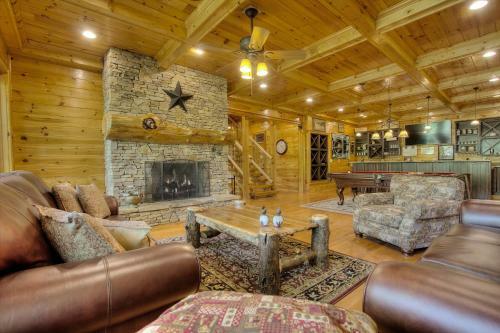Birds Creek Mansion #650 - Six Bedroom Cabin