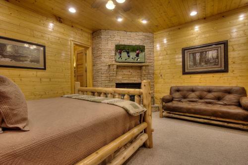 Birds Creek Mansion #650 - Six Bedroom Cabin