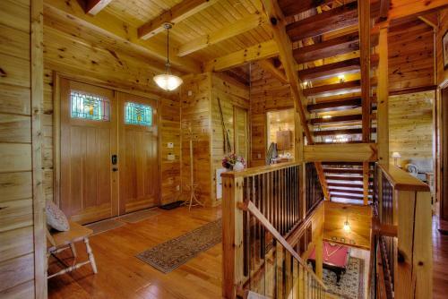 Birds Creek Mansion #650 - Six Bedroom Cabin