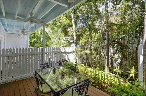 Breezy Bungalow (townhouse)