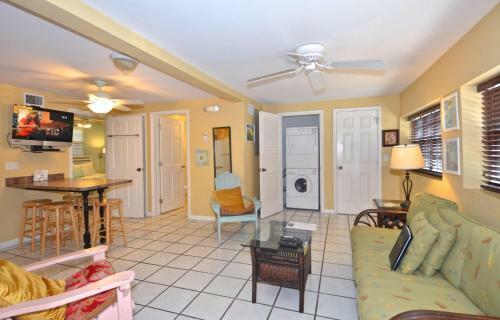 Duval Street Retreat
