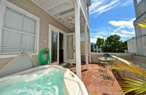 Casa Havana @ Duval Square R22