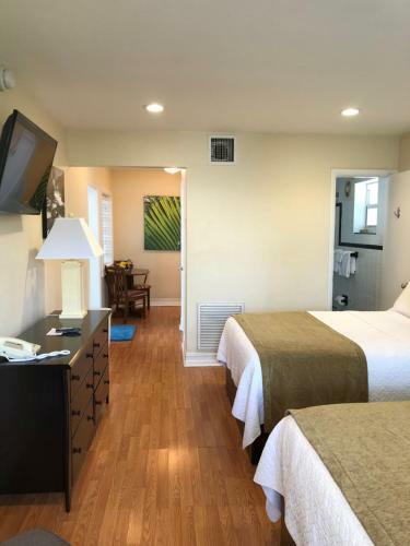 Harborside Motel & Marina
