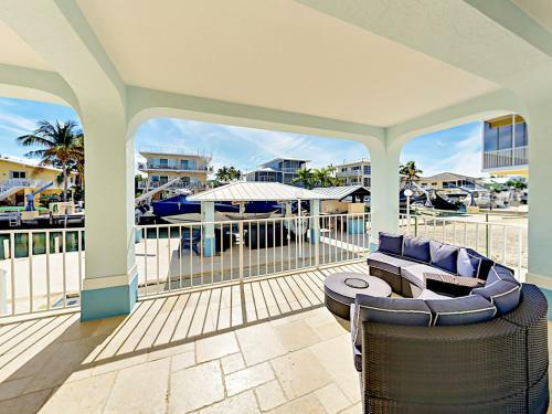 Canal-side Getaway Home Home