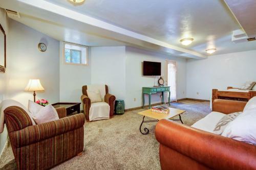 Historical Higbee House - Entire Home