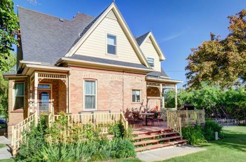 Historical Higbee House - Entire Home