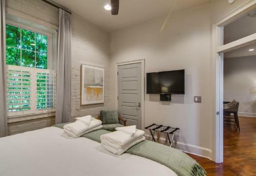 563 King Signature Apartments