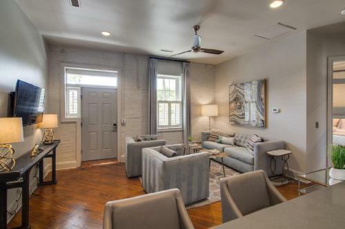 563 King Signature Apartments