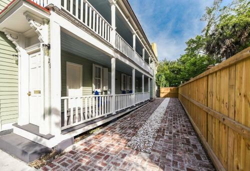 5 Bed Historic Home - Steps From King Street!