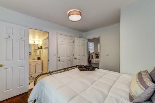 5 Bed Historic Home - Steps From King Street!