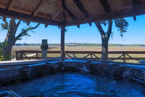 Live Oaks River House