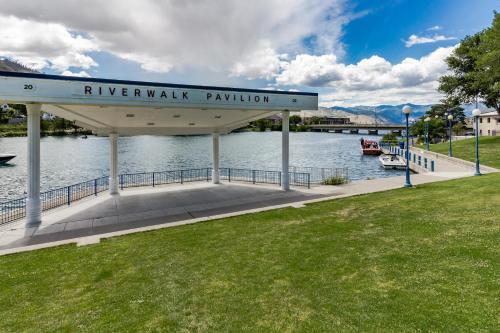 Park Pointe: Chardonnay Chalet (b101)