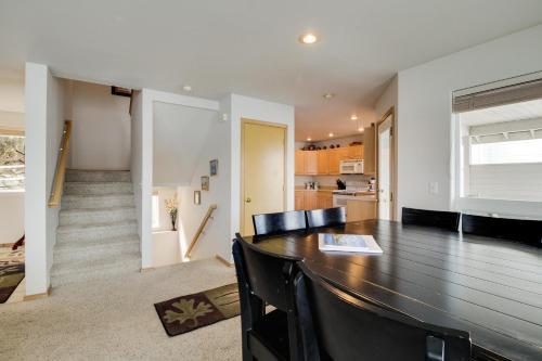 Accent Lakefront Villa