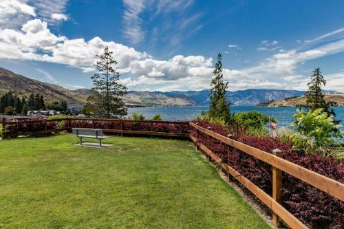 Accent Lakefront Villa