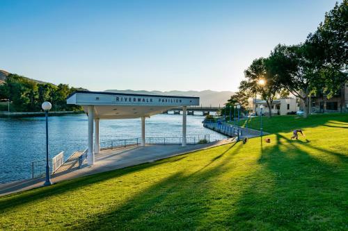 Sunnyside Lake House