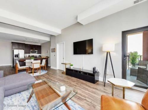 New! Spacious 3br Apartment Near Mccormick Place