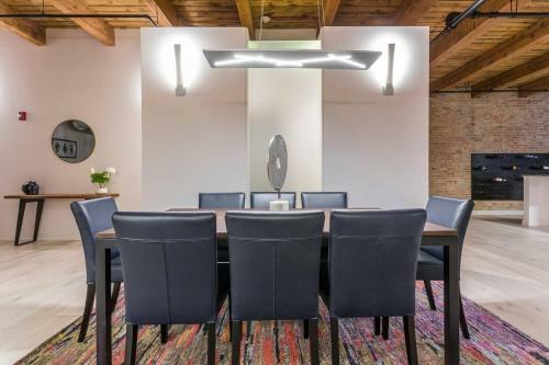 Apartamento 3 Bdr Downtown Luxury Loft-spacious, Safe & Secure
