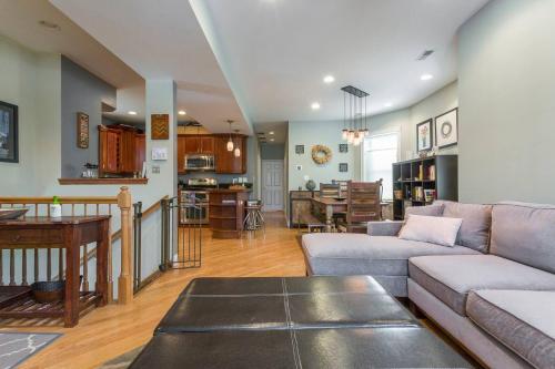 Apartamento Spacious Split-level - Great For Groups!