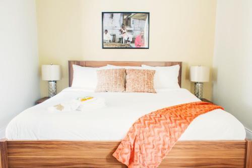 Apartamento Two-bedroom On W Belden Avenue Apt 2e