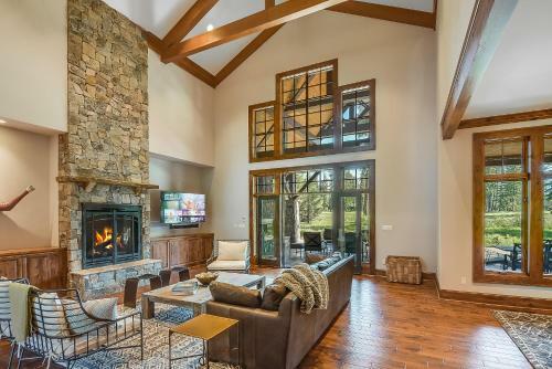 Little Lake Lodge