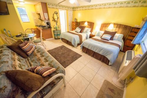 Hotel Camelot Beach Suites