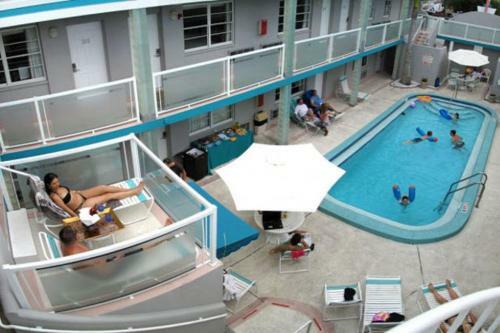 Hotel Camelot Beach Suites