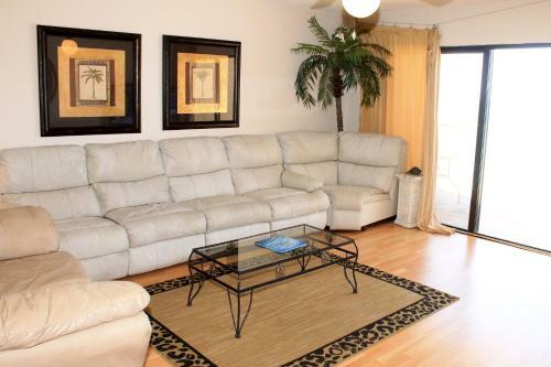 Pointe 403 Apartment