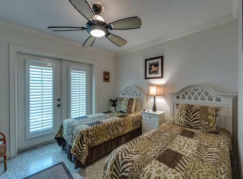 830 Bohenia Cir House