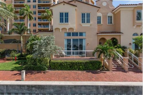 525 Mandalay Avenue #25 Home