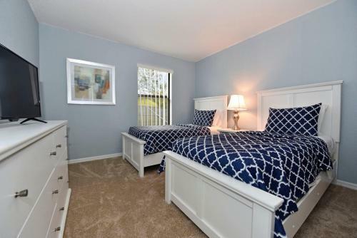 Le Fou Disney Pool House