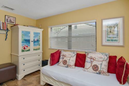 Tropical Cocoa Villas Across From The Beach