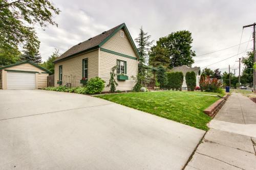 Cozy Downtown Bungalow