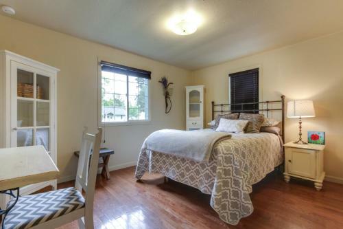 Cozy Downtown Bungalow