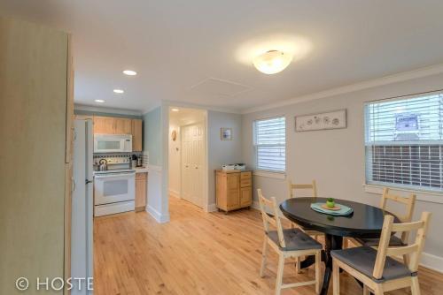 *h New!* Pink Perfect Cottage Near Downtown